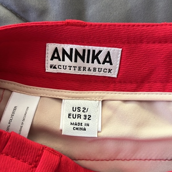Annika Cutter & Buck Women’s Red Golf Shorts  with silver buttons Size 2 - Picture 7 of 12